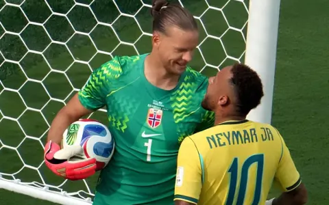 Leitura labial revela o que Neymar Jr. disse para goleiro da Noruega antes de pênalti
