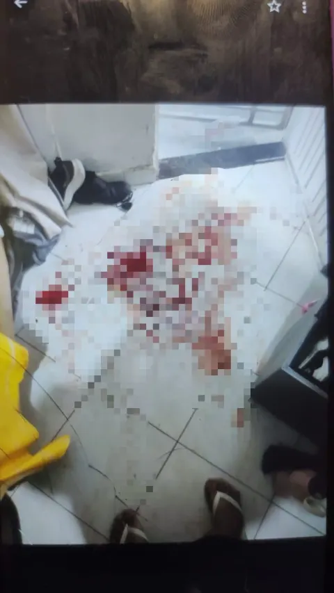 Homem é esfaqueado após agressão a familiares em condomínio na Avenida Martins Fontes, em Santos.
