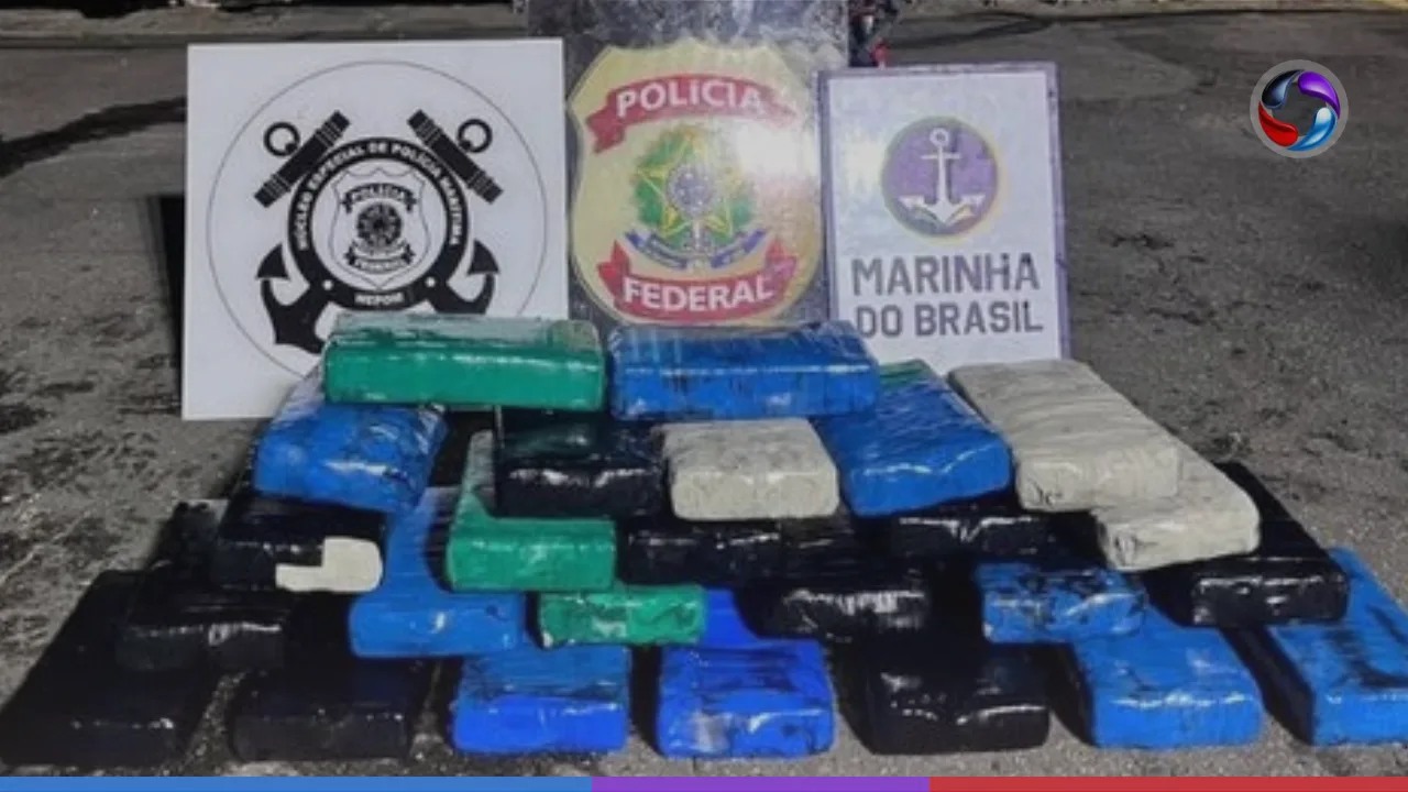 33kg de cocaína são retiradas de casco de navio no Porto de Santos.