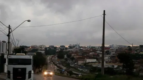 Frente fria chega ao estado de São Paulo e baixa as temperaturas a partir de quinta (20).