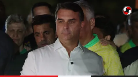 PF investiga suposta ida de Flávio Bolsonaro para a Argentina