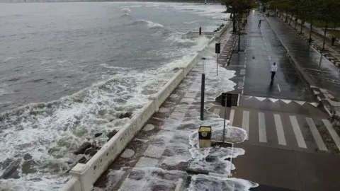 Previsão indica ressaca marítima e ondas de até 2,3 metros na Baixada Santista a partir deste sábado (8).