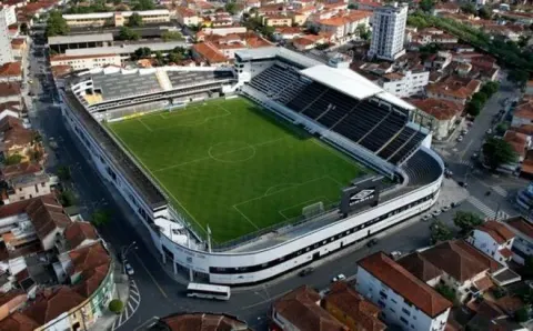 Santos FC anuncia assinatura de termo para avançar em negociações da SAF com grupo norte-americano.