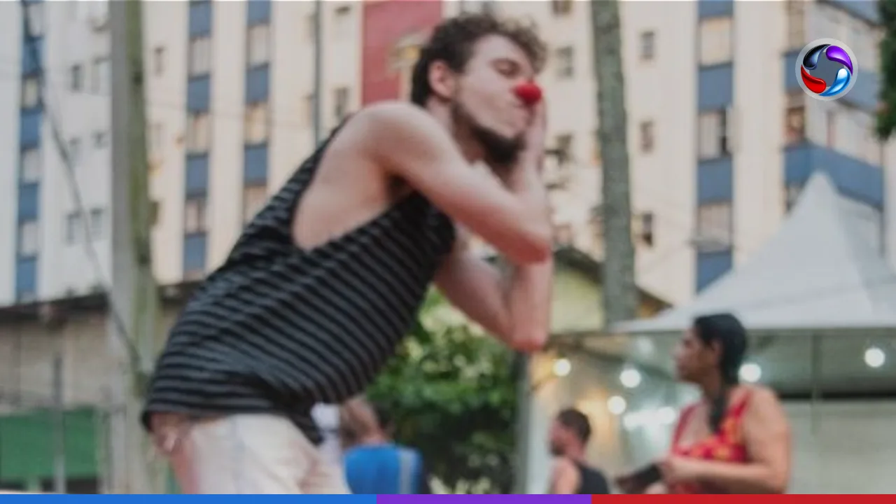 São Vicente abre inscrições para cursos gratuitos de teatro na praia e oficina de DJ